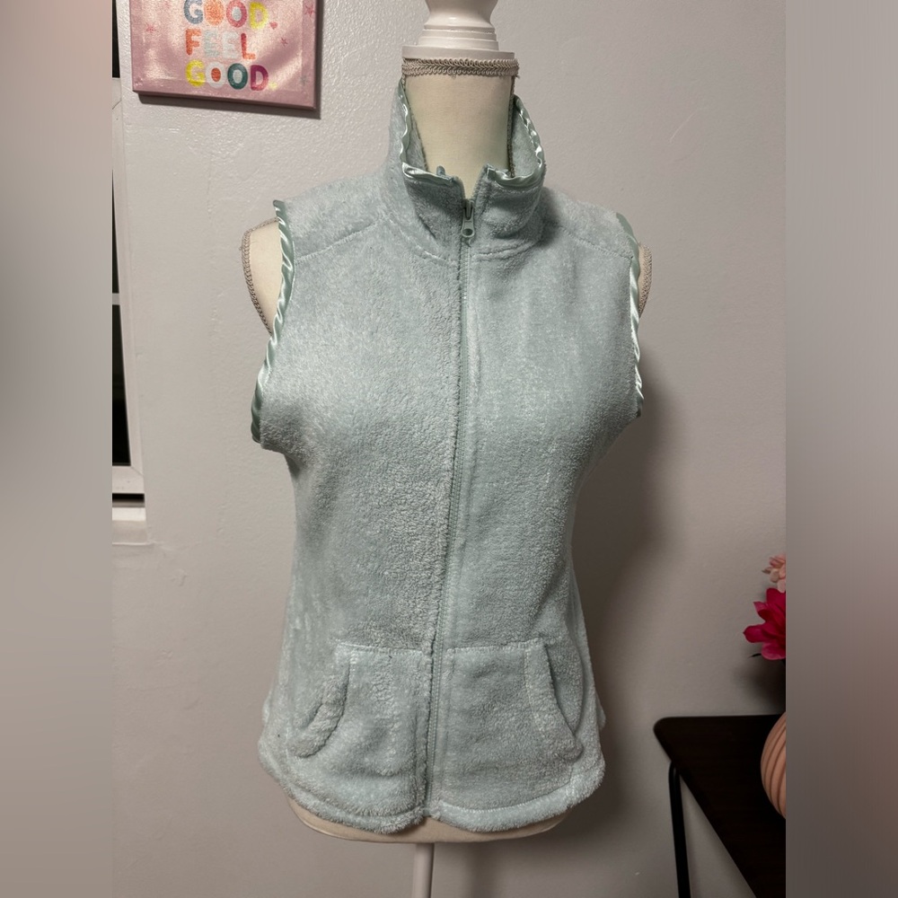 Fuzzy Blue Vest Small Size North 15 Ice cream feeling Cozy
